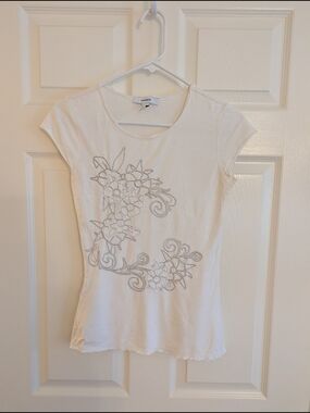 Express White Floral Embroidered Short-Sleeve Tee